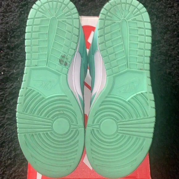 Nike Dunk Low Green Glow (women’s). Sz.9.5W. Original box. Used once/clean